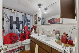 8725 N 46th St, Tampa, FL 33617 - Photo 27