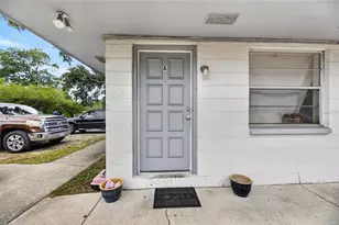 8725 N 46th St, Tampa, FL 33617 - Photo 9