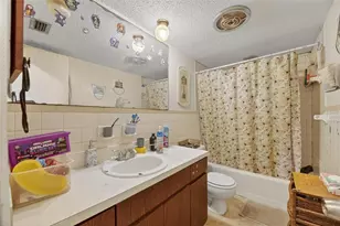 8725 N 46th St, Tampa, FL 33617 - Photo 47