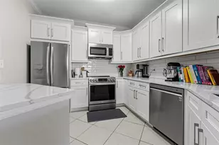 4333 Bayside Village Dr, Tampa, FL 33615 - Photo 3