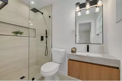 2070 55th Street N, Saint Petersburg, FL 33710 - Photo 9