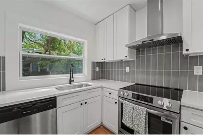 903 E Cayuga Street, Tampa, FL 33603 - Photo 9
