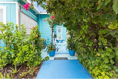 914 N 8th Street N, Saint Petersburg, FL 33701 - Photo 5