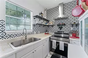 914 N 8th Street N, Saint Petersburg, FL 33701 - Photo 17