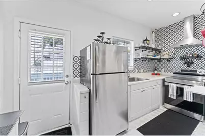914 N 8th Street N, Saint Petersburg, FL 33701 - Photo 17