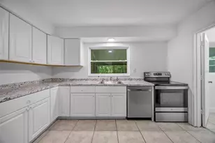 308 S Kingsway Rd, Seffner, FL 33584 - Photo 13