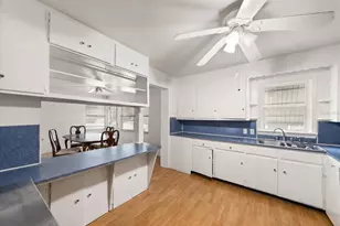 1730 50th St N, Saint Petersburg, FL 33710 - Photo 3