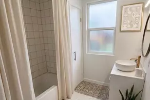 8702 Beverly Dr, Tampa, FL 33617 - Photo 21