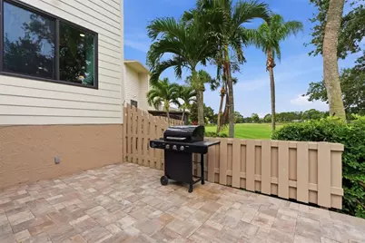 13988 Lake Point Drive, Clearwater, FL 33762 - Photo 15