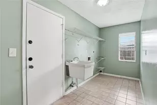 1012 Redbud Cir, Plant City, FL 33563 - Photo 9