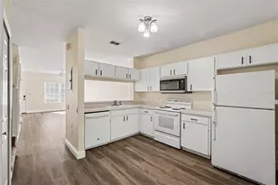 12369 Berkeley Square Dr, Tampa, FL 33626 - Photo 7
