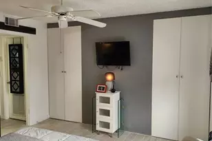 9101 W Hillsborough Ave, Tampa, FL 33615 - Photo 25