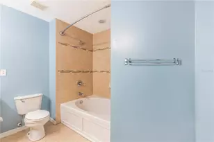3205 Bay Club Cir, Tampa, FL 33607 - Photo 15