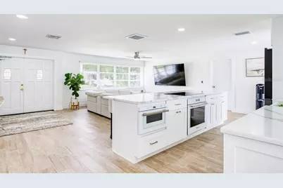 12125 6th Street E, Treasure Island, FL 33706 - Photo 9