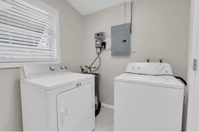 450 Davison Avenue NE, Saint Petersburg, FL 33703 - Photo 17