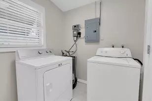 450 Davison Ave NE, Saint Petersburg, FL 33703 - Photo 17