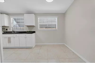 450 Davison Avenue NE, Saint Petersburg, FL 33703 - Photo 13