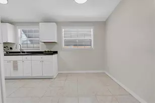 450 Davison Ave NE, Saint Petersburg, FL 33703 - Photo 13