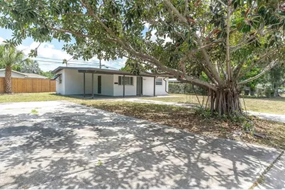 450 Davison Avenue NE, Saint Petersburg, FL 33703 - Photo 3
