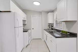450 Davison Ave NE, Saint Petersburg, FL 33703 - Photo 15