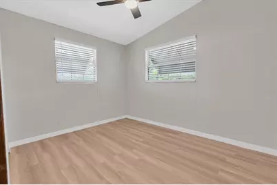 450 Davison Avenue NE, Saint Petersburg, FL 33703 - Photo 23