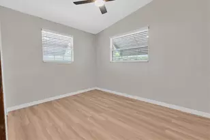 450 Davison Ave NE, Saint Petersburg, FL 33703 - Photo 23