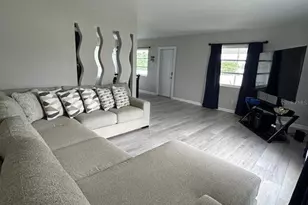 9229 Overlook Dr, Tampa, FL 33617 - Photo 11