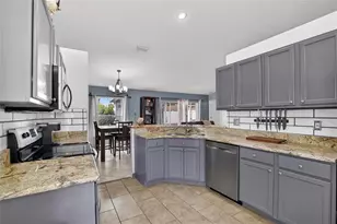 12229 Dawn Vista Dr, Riverview, FL 33578 - Photo 7