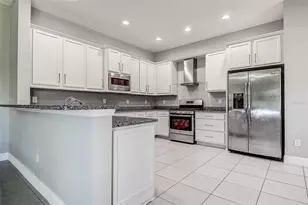 30932 Lindentree Dr, Wesley Chapel, FL 33543 - Photo 19