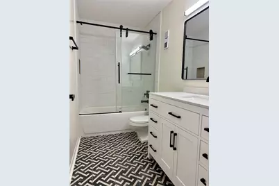 3819 N Oak Drive #I42, Tampa, FL 33611 - Photo 11