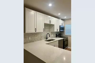 3819 N Oak Drive #I42, Tampa, FL 33611 - Photo 7