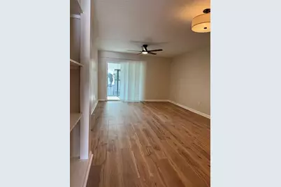 3819 N Oak Drive #I42, Tampa, FL 33611 - Photo 5