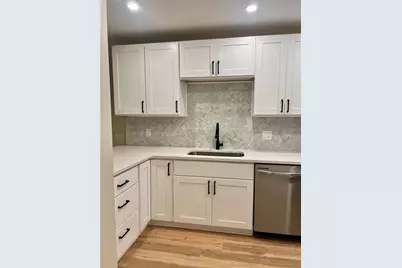 3819 N Oak Drive #I42, Tampa, FL 33611 - Photo 9