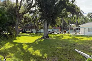 200 Glennes Ln, Dunedin, FL 34698 - Photo 35