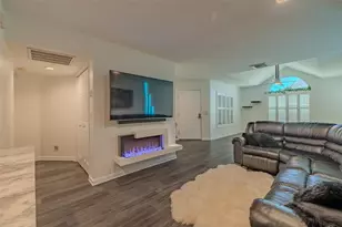 911 Golfview Woods Dr, Sun City Center, FL 33573 - Photo 17
