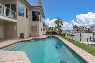 2853 Seabreeze Dr S, Gulfport, FL 33707 - Photo 53
