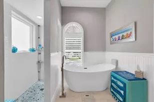 2853 Seabreeze Dr S, Gulfport, FL 33707 - Photo 31