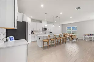7878 Greenway Ave, Wesley Chapel, FL 33544 - Photo 11