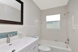 1100 58th Ave S, Saint Petersburg, FL 33705 - Photo 11