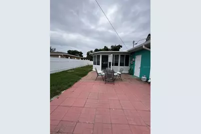 1790 Russell Drive N, Saint Petersburg, FL 33710 - Photo 19