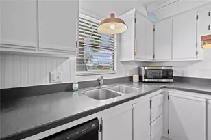 36428 Malibu Way, Zephyrhills, FL 33541 - Photo 7