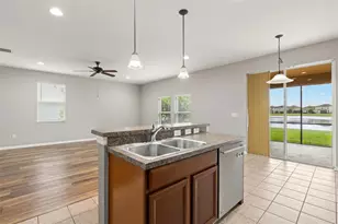 10284 Newminster Loop, Ruskin, FL 33573 - Photo 13