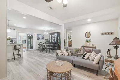12109 Forest Hills Drive, Tampa, FL 33612 - Photo 9
