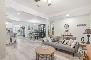 12109 Forest Hills Dr, Tampa, FL 33612 - Photo 9