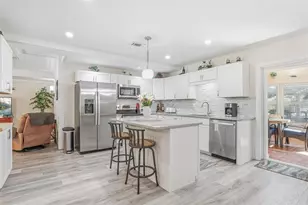 12109 Forest Hills Dr, Tampa, FL 33612 - Photo 13
