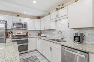 12109 Forest Hills Dr, Tampa, FL 33612 - Photo 15