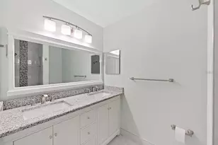 5973 Terrace Park Dr N, Saint Petersburg, FL 33709 - Photo 15