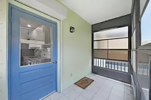 5973 Terrace Park Dr N, Saint Petersburg, FL 33709 - Photo 9