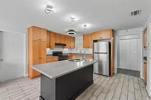 986 Lexington Dr, Dunedin, FL 34698 - Photo 5