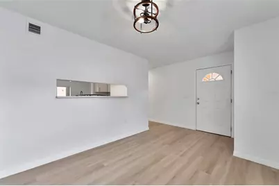 9940 7th Way N #101, Saint Petersburg, FL 33702 - Photo 5